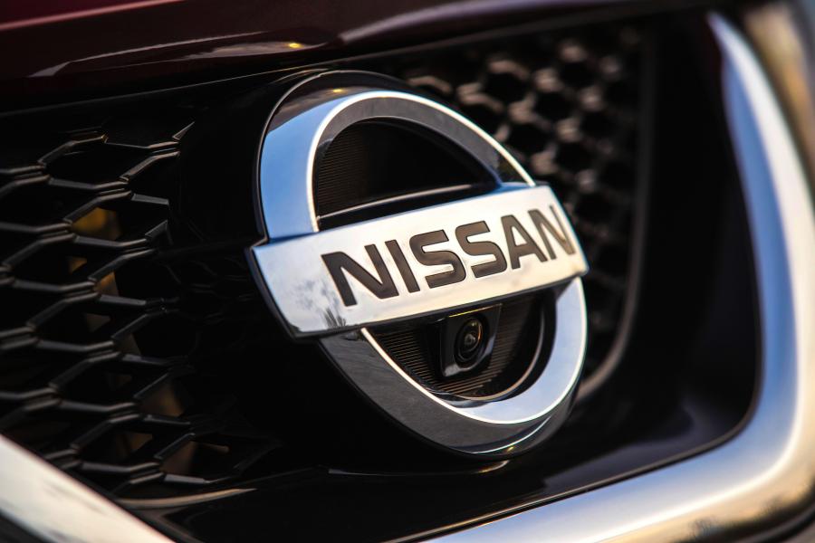 Логотип Nissan Maxima Platinum 2015 года  (NA) (фото 27 из 40)